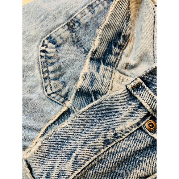 Vintage Lee Mom Jeans 31x27.5 Lightwash Tapered Leg Destroyed 5 Pocket 12" Rise - Picture 7 of 11